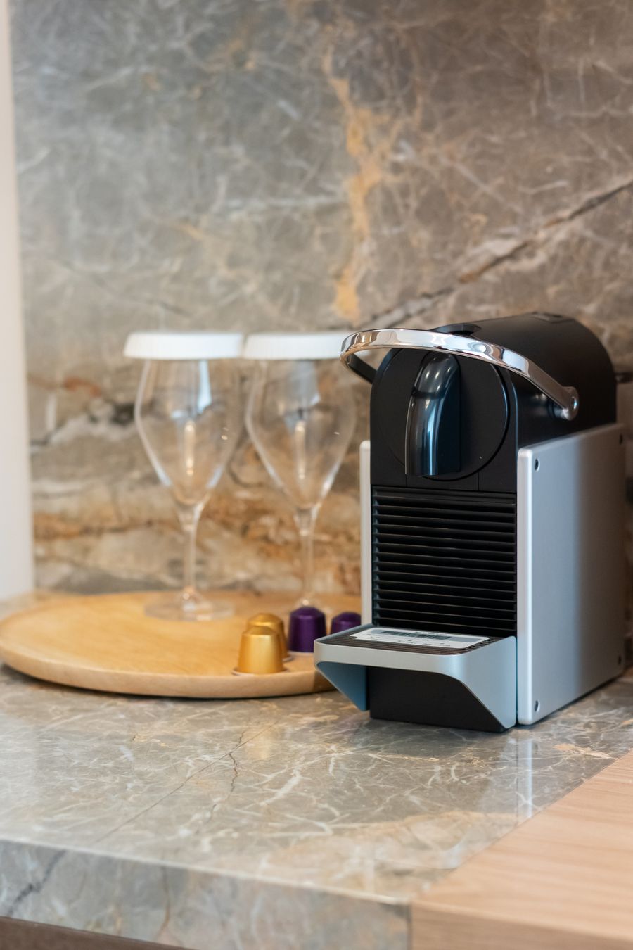 Aparat de cafea și blat de servire în Business Premium Suite Junior